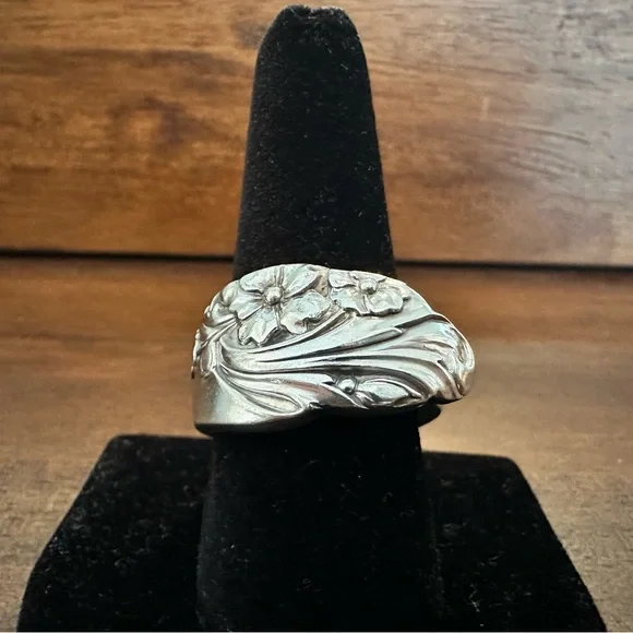 Silverware Floral Ring - Picture 1 of 13
